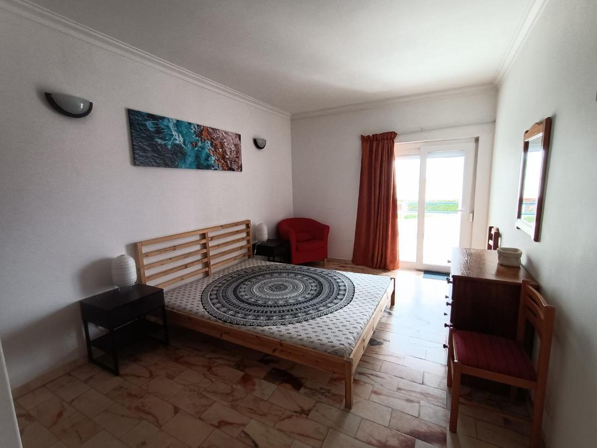 Apartment Oura Li